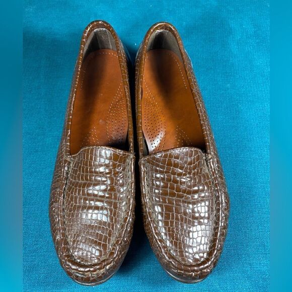 Size 8.5 - Women’s SAS Brown Croc Leather Loafer shoes - Picture 4 of 6